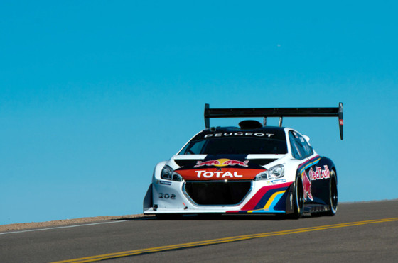 Loeb voló con su Peugeot 208 y batió el récord en Pikes Peak