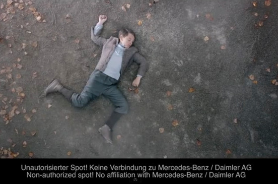 Polémica por falso comercial en el que un Mercedes-Benz atropella a Hitler