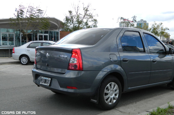 Renault Logan y Toyota Etios