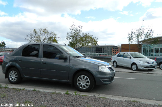 Renault Logan y Toyota Etios
