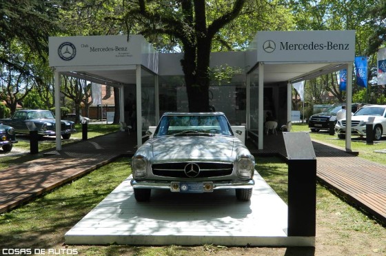 Mercedes-Benz Argentina festejó el 50° aniversario de la coupé Pagoda en Autoclásica