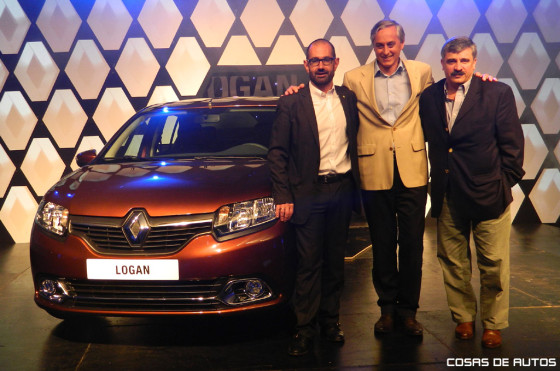 Koskas, Fosco y Reggi junto al Nuevo Logan.