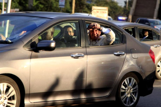 Para sus traslados "rápidos", Francisco usó un Honda City