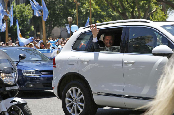 Mauricio Macri en una VW Touareg Hybrid