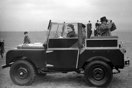 Queen Elizabeth y el Land Rover Defender