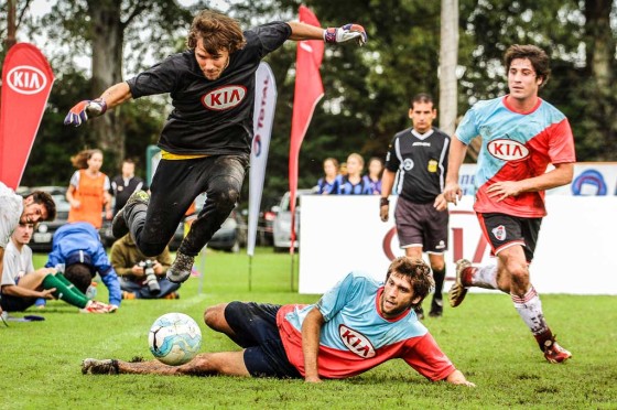 Autos y fútbol: Arrancó el Kia Champ 2016