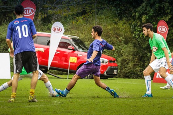 Autos y fútbol: Arrancó el Kia Champ 2016