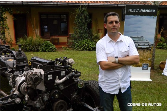 Gustavo Oneto, gerente de Ingeniería de producto de Ford Argentina junto a su criatura.