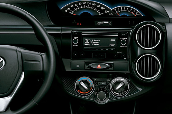 Interior del Toyota Etios 2015