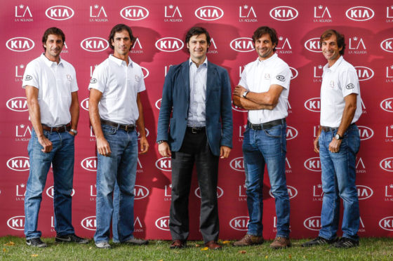 Los Novillo Astrada junto a Echevarría, de Kia.