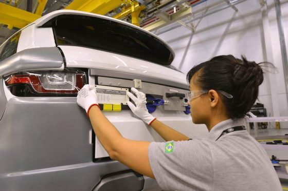 Jaguar Land Rover inauguró su primera fábrica en Brasil
