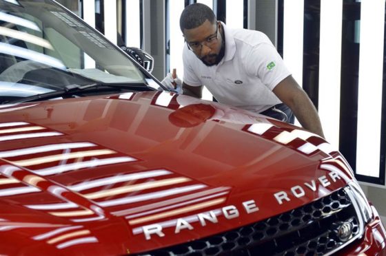 Jaguar Land Rover inauguró su primera fábrica en Brasil
