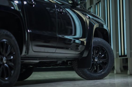 VW Amarok Black Edition
