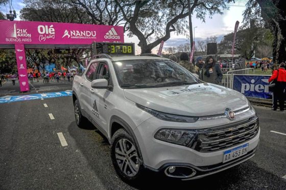 Fiat Toro acompañó los 21 km de Buenos Aires