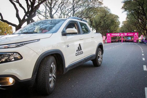 Fiat Toro acompañó los 21 km de Buenos Aires