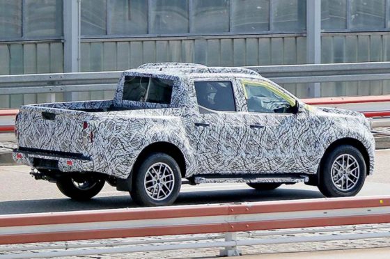 La pick-up de Mercedes-Benz camuflada