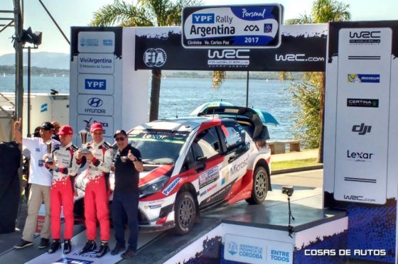 El equipo Toyota en la rampa de premiación