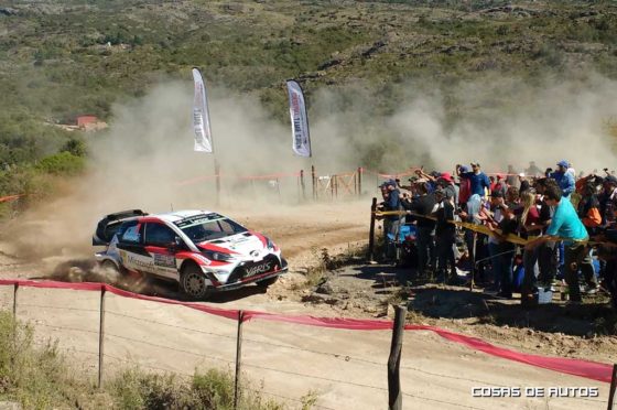 El paso del Toyota Yaris WRC en el tramo Tanti - Villa Bustos