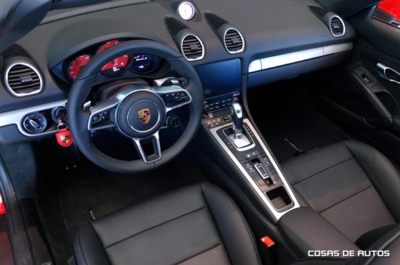 Así es el interior del Boxster 718