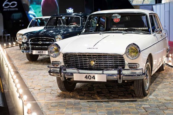 Rincón de clásicos en el stand de Peugeot