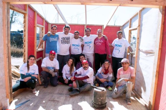 FCA construyó nuevas casas en Córdoba junto a la ONG Techo