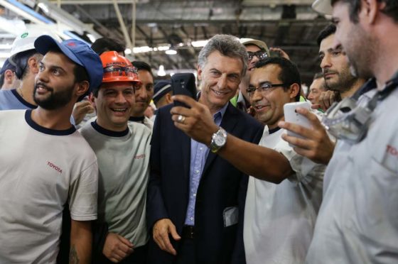 El presidente Macri en su visita a Toyota