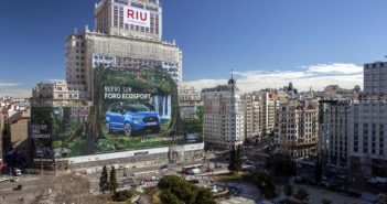 Ford entra en el Guinnes por la valla más grande del mundo