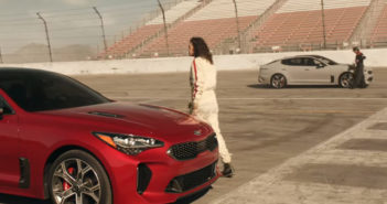 Dos leyendas unidas: Steven Tyler y Emerson Fittipaldi juntos en el comercial del Kia Stinger Kia Stinger comercial Super Bowl LII