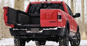 RAM 1500 portón trasero