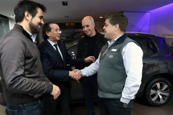 El ministro Dante Sica, junto al jefe de Gobierno de CABA, Horacio Rodríguez Larreta, visitaron un concesionario Peugeot.