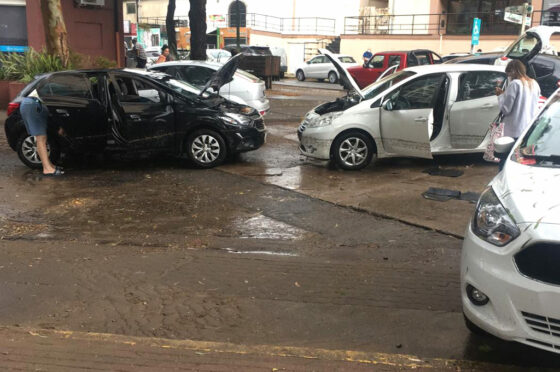 autos inundados en Villa Gesell