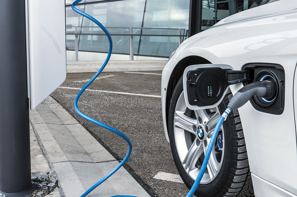 BMW Plug In Charge