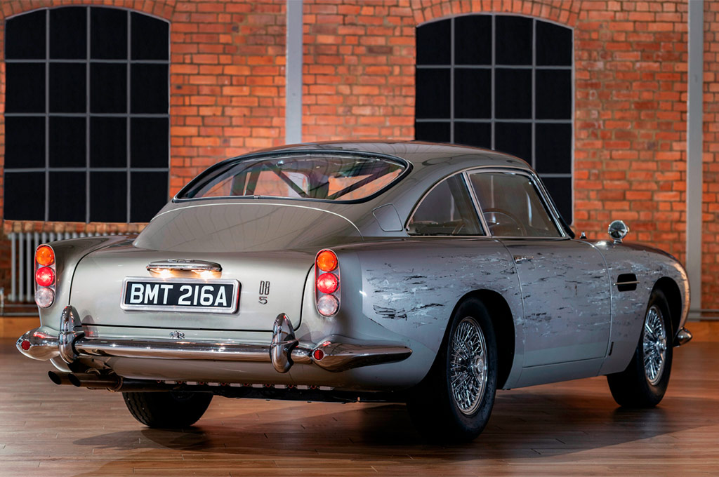 Aston Martin DB5 - réplica 007