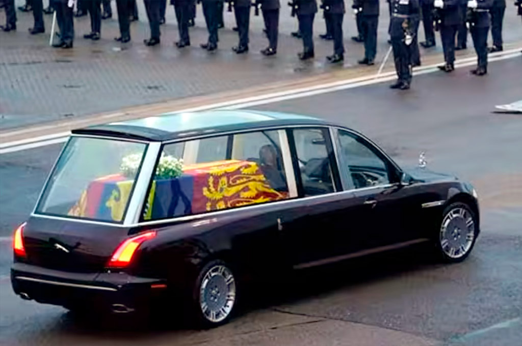 Jaguar XF fúnebre