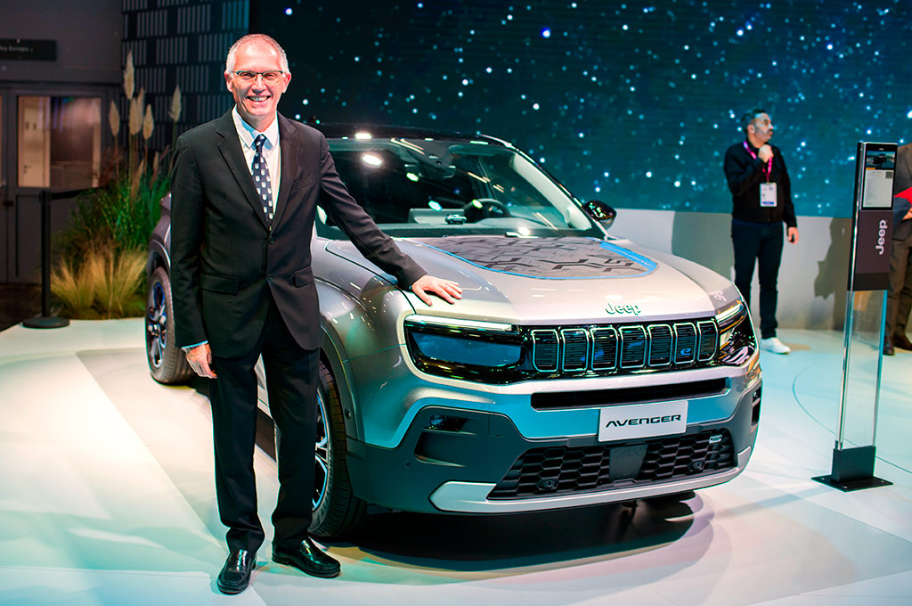 Carlos Tavares - CEO de Stellantis y el Jeep Avenger EV