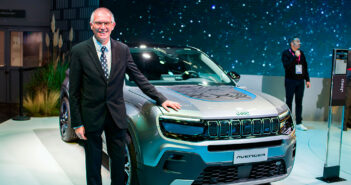 Carlos Tavares - CEO de Stellantis y el Jeep Avenger EV