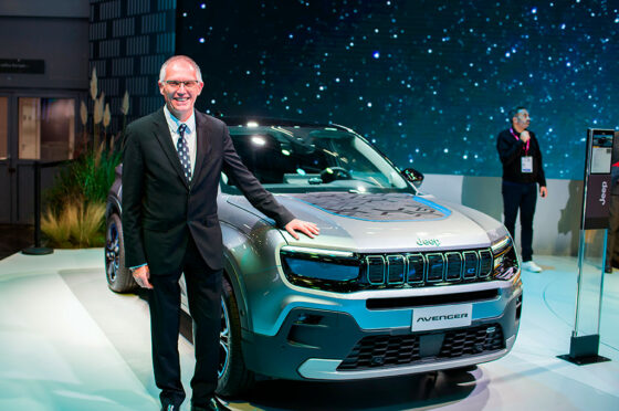 Carlos Tavares - CEO de Stellantis y el Jeep Avenger EV