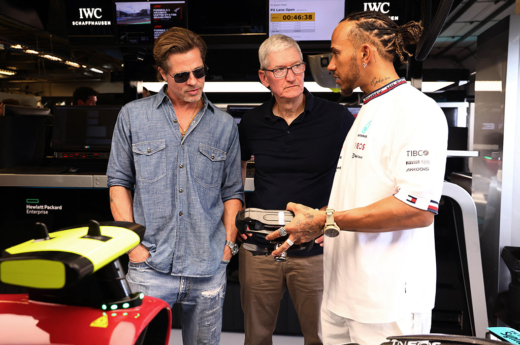 Brad Pitt junto a Lewis Hamilton