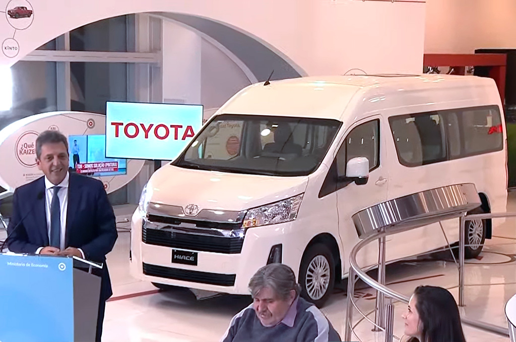 Toyota HiAce Anuncio inversión