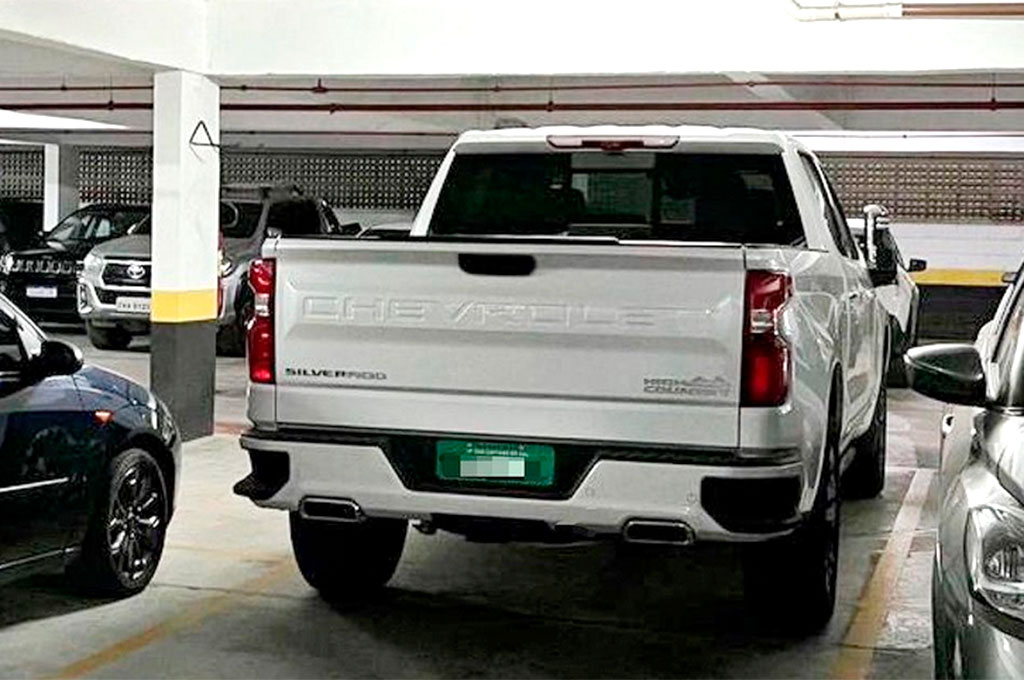 Chevrolet Silverado fotografiada en Brasil