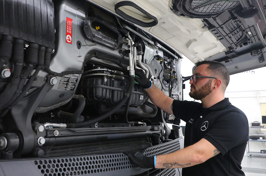 Mercedes-Benz Camiones y Buses