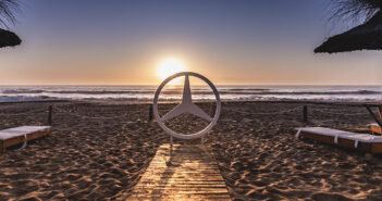 Mercedes-Benz Camiones y Buses sunset