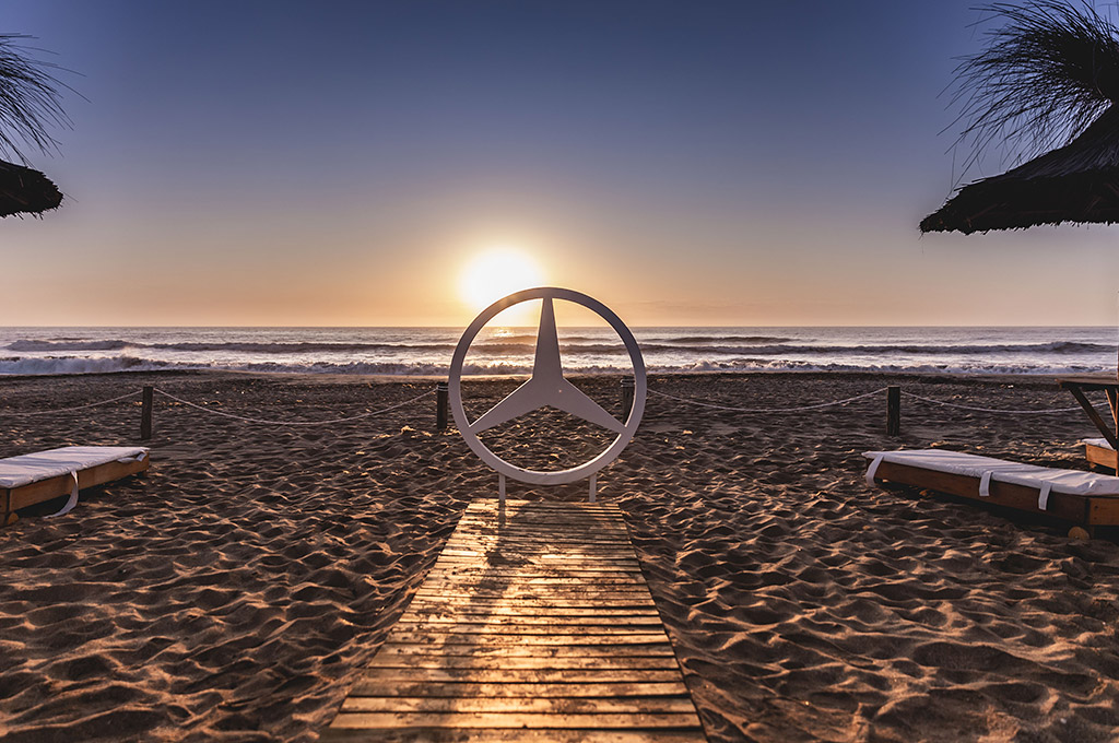 Mercedes-Benz Camiones y Buses sunset