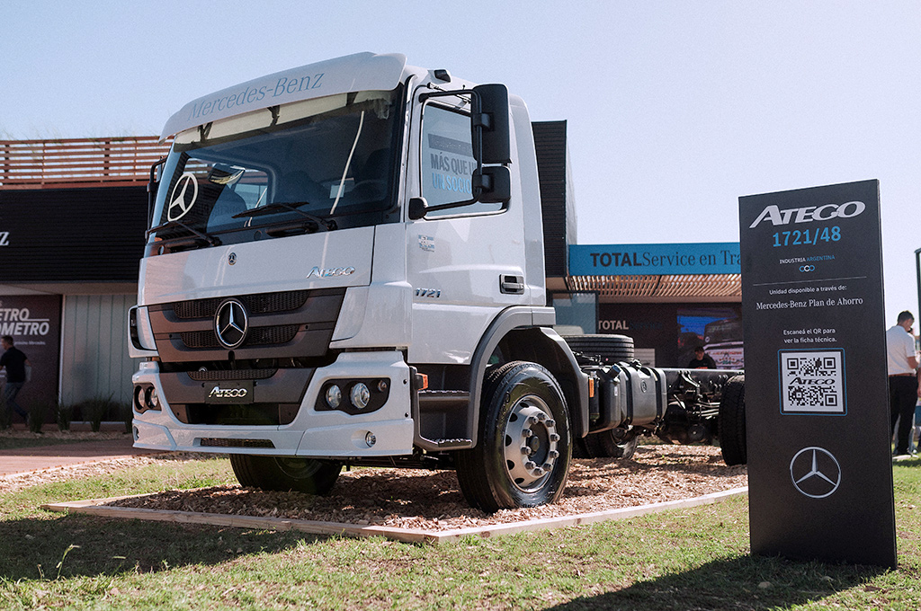 Mercedes-Benz Camiones y Buses en Agroactiva 2024