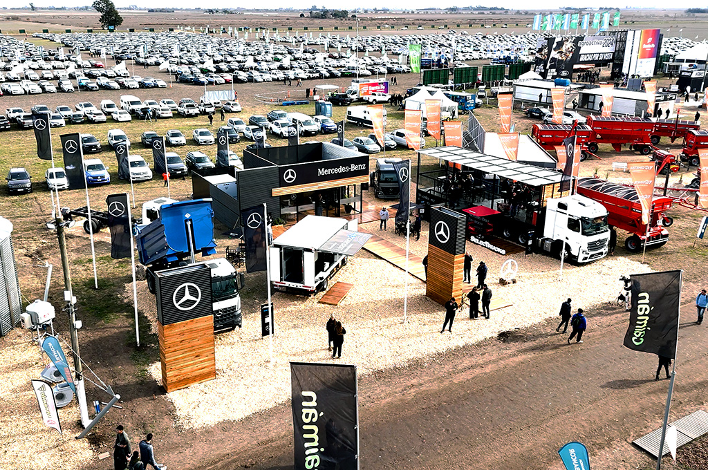 Mercedes-Benz Camiones y Buses en Agroactiva 2024