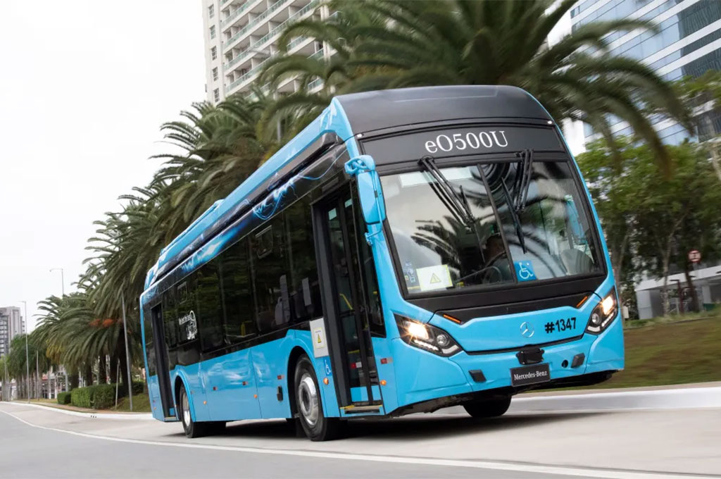 Bus Mercedes Benz sobre chasis eO500U