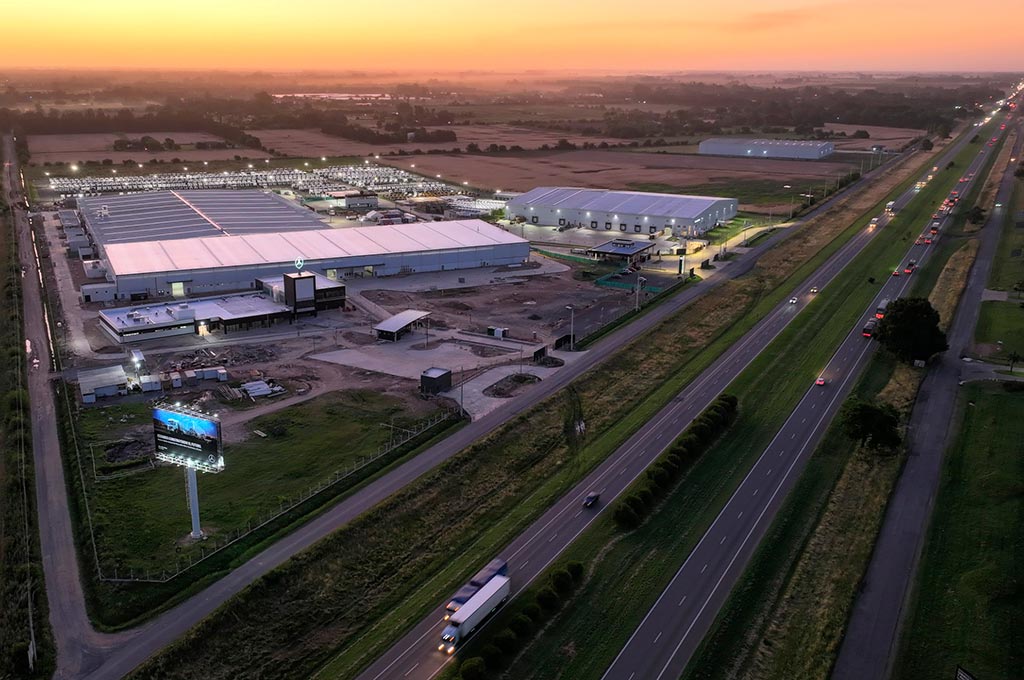 Mercedes-Benz Camiones inauguró su nuevo Centro Industrial