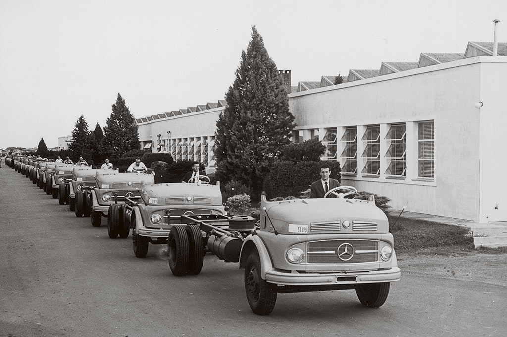 Mercedes-Benz 1114